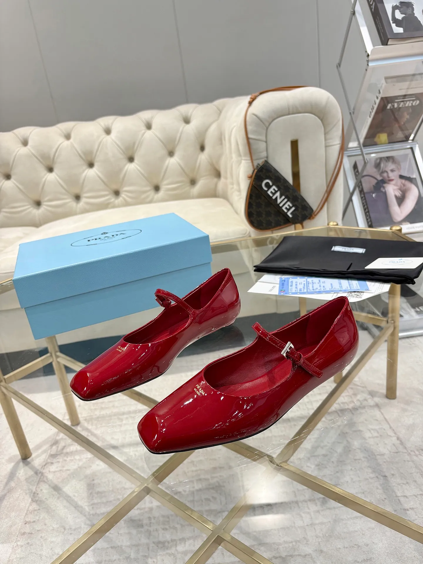 👟👟Ex-factory price 580👟👟 (imitation leather bottom-20) New arrival 👉Ready stock👈Remove the original board and make a 1:1 replica‼ ️ The highest version of Prada's early spring catwalk hot style 😘The latest spring style Retro Mary Jane series Genuine leather sole, simulated leather sole, a must-have for goddesses Super comfortable on the feet, reducing age 👉The upper is made of imported cowhide leather, comfortable and small square toe, retro and playful, lining + foot pads, imported sheepskin lining, breathable and comfortable (1.5 high small insert heel) ) Matched private model buckle (all original logos) Size 35M-39M (34 40 41 42 customized, non-returnable and non-exchangeable)